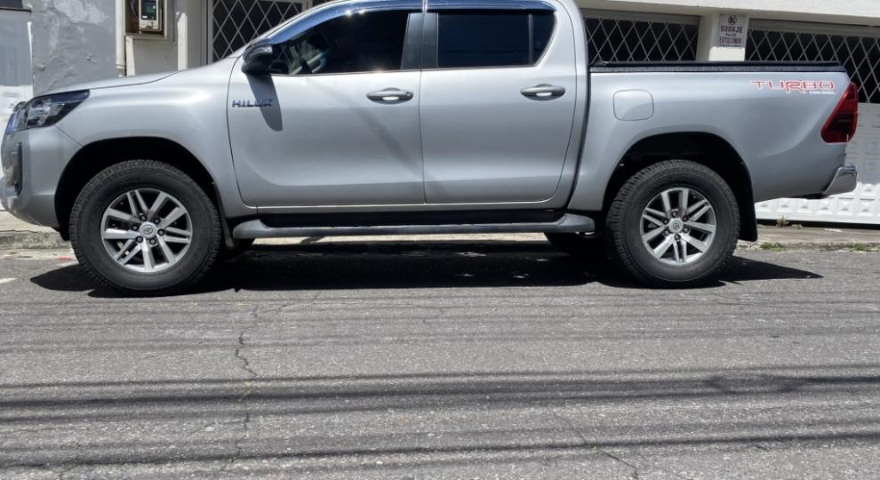 Toyota Hilux CD 4x4 Diesel 2019 Quito