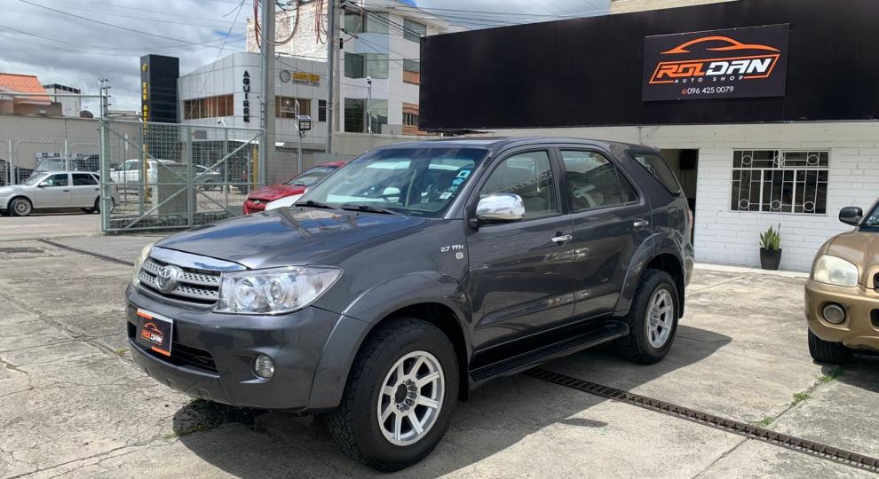 Toyota Fortuner 2.7 2011 Cuenca