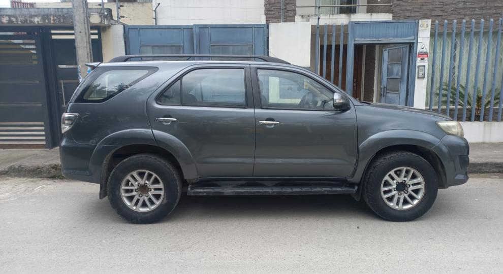 Toyota Fortuner 2.7 2012 Loja