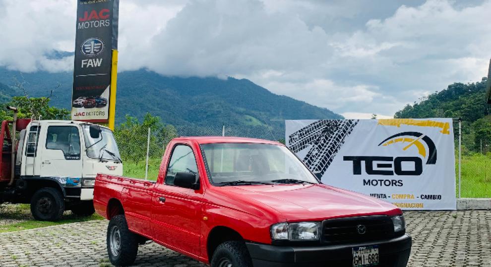 Mazda B2600 CS 2003 Cuenca