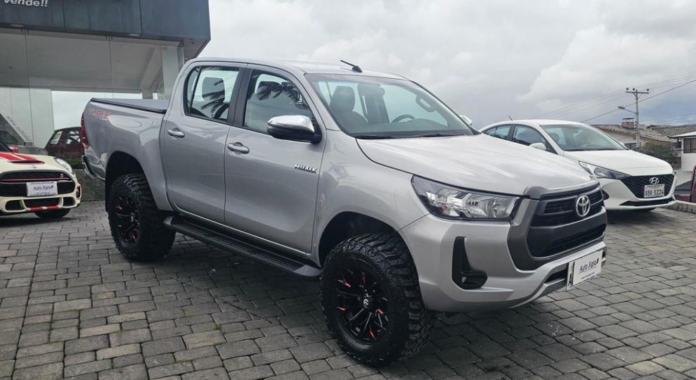 Toyota NEW HILUX 2.4 CD 4X4 2023 Cuenca