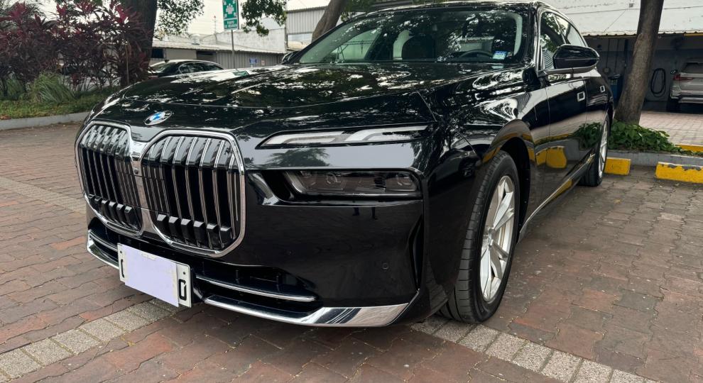 BMW 740i 2023 Guayaquil