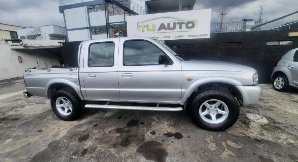 Mazda B2600 CD 2005 Quito