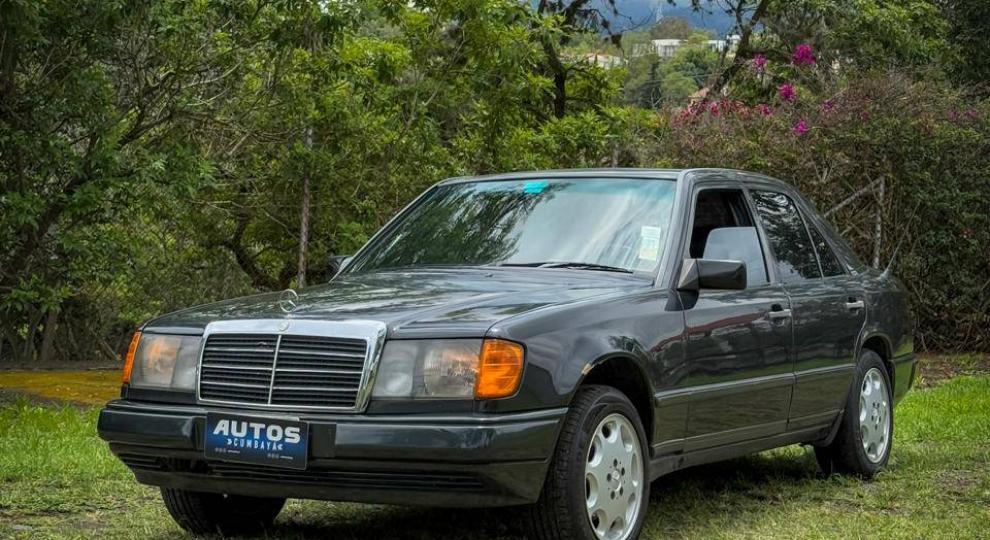 Mercedes Benz 300E 1985 Cumbayá