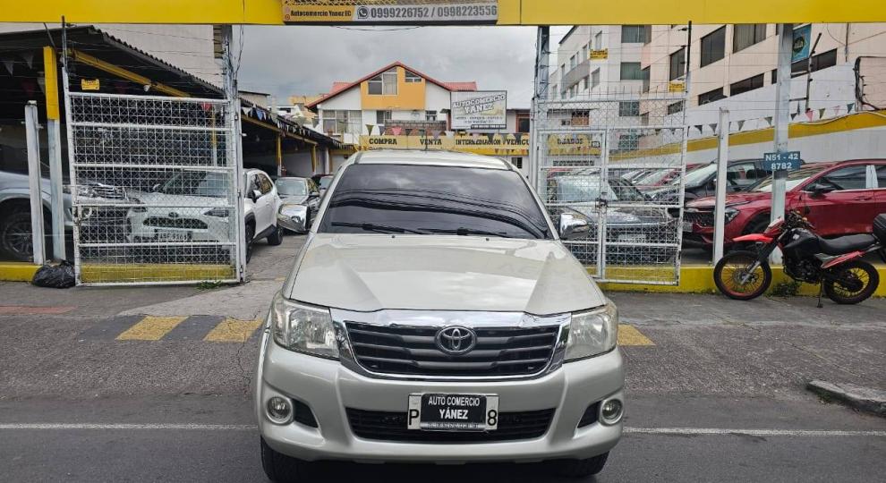 Toyota Hilux CD 4x4 Diesel 2015 Quito