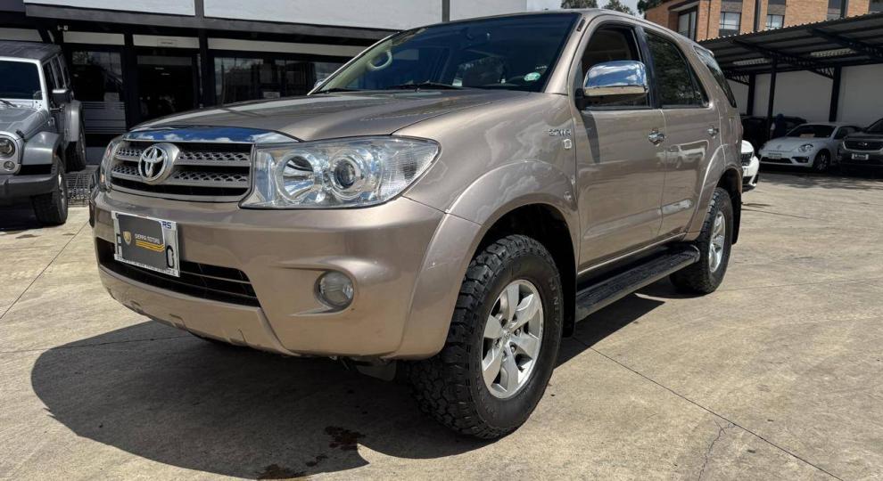 Toyota AWT FORTUNER 2011 Cuenca