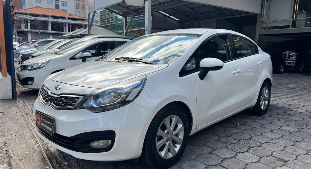 Kia RIO EX 2015 Quito