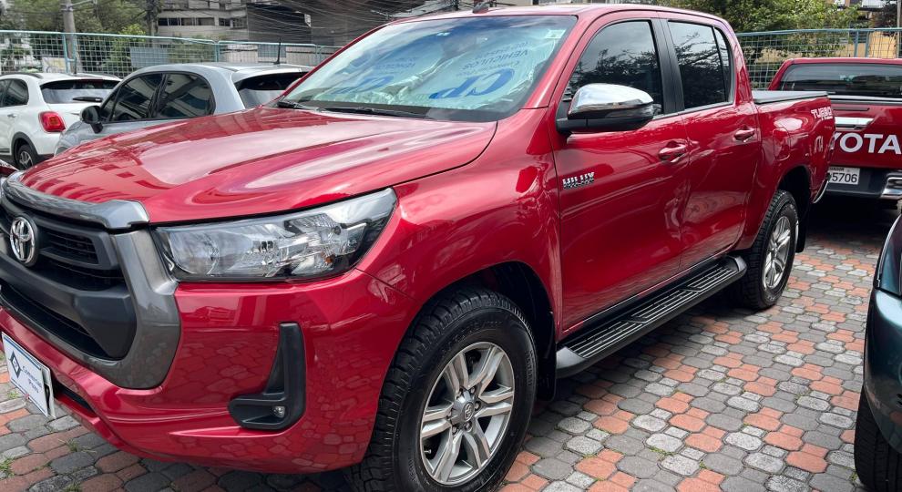 Toyota Hilux CD 4x4 Diesel 2024 Quito