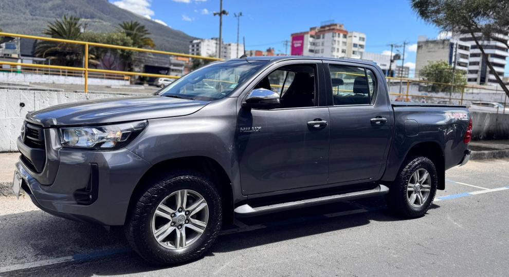 Toyota Hilux CD 4x4 Diesel 2022 Quito