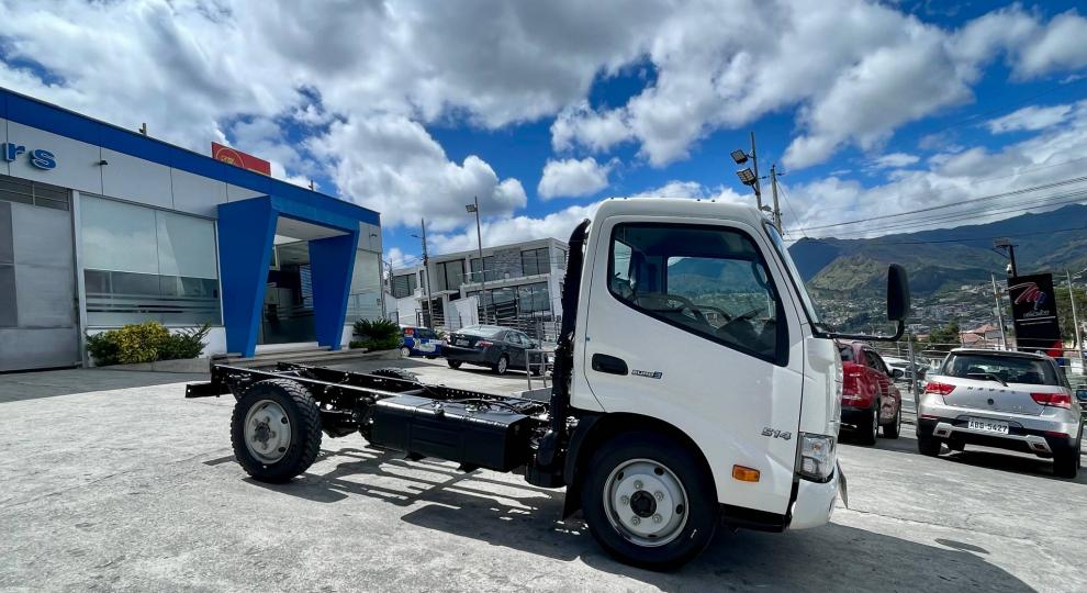 Hino XZU640L-WKMLK3 AC 4.0 2P 4X2 TM 2023 Loja