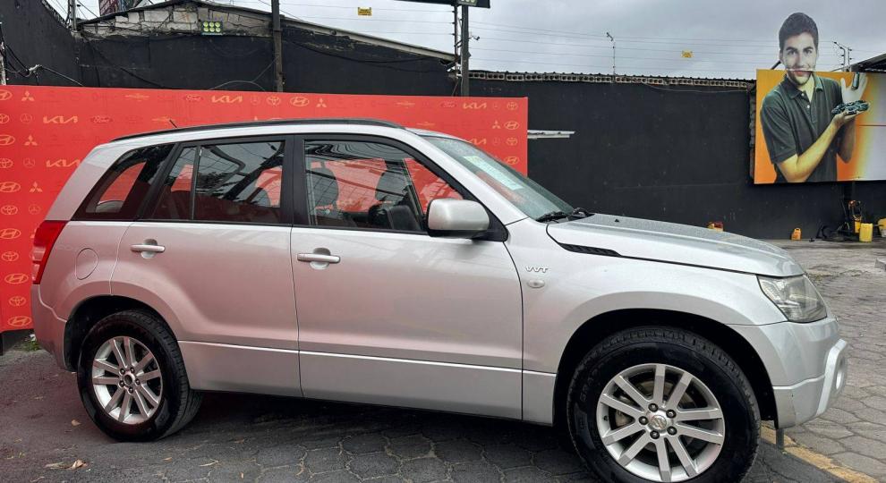 Suzuki Grand Vitara SZ 2.4 2012 Quito