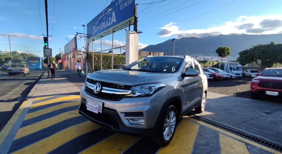 DFSK GLORY 560 2022 Quito