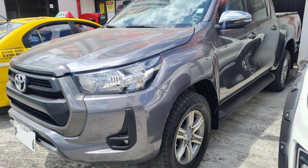 Toyota Hilux CD 4x4 Diesel 2022 Quito