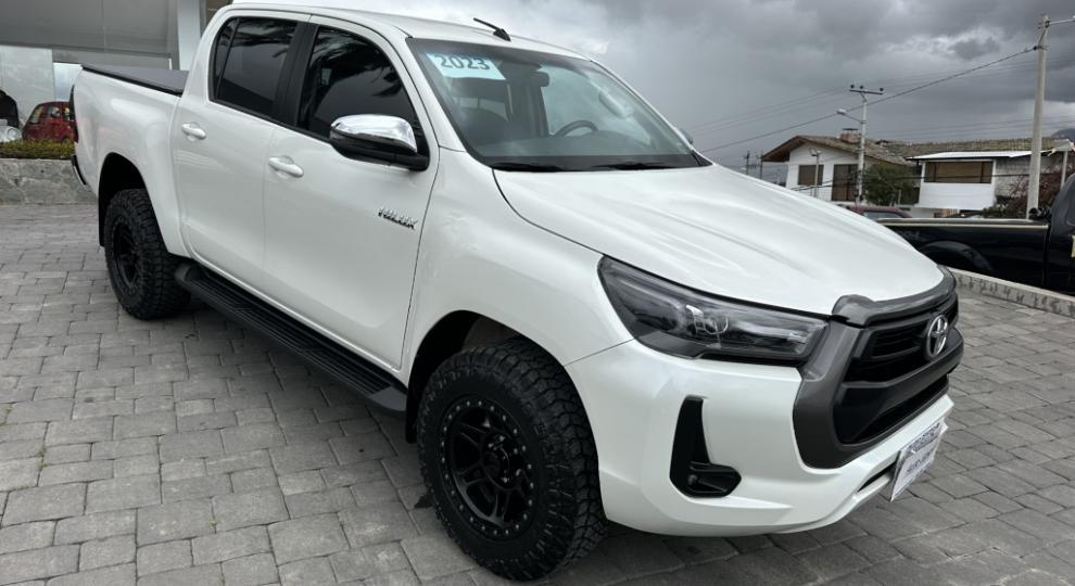 Toyota TOYOTA NEW HILUX SR 2.7 CD 4X4 2023 Cuenca