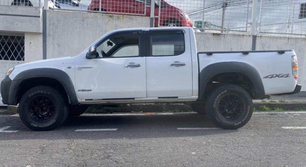 Mazda BT 50 Outdoors 2014 Quito