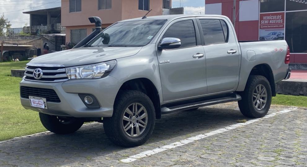 Toyota NEW HILUX 2.4 CD 4X4 2016 Atuntaqui