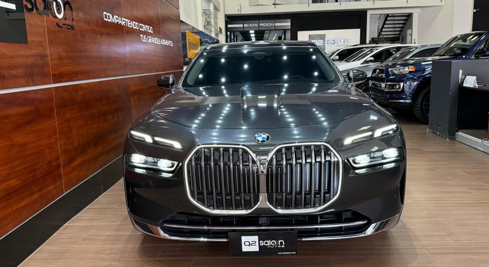 BMW 740i 2023 Quito
