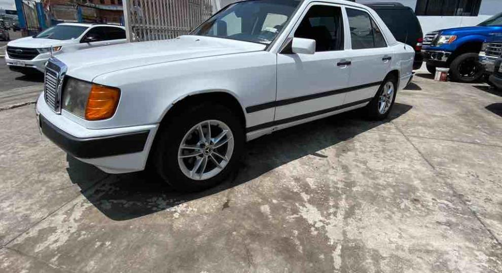 Mercedes Benz 230 1986 Quito