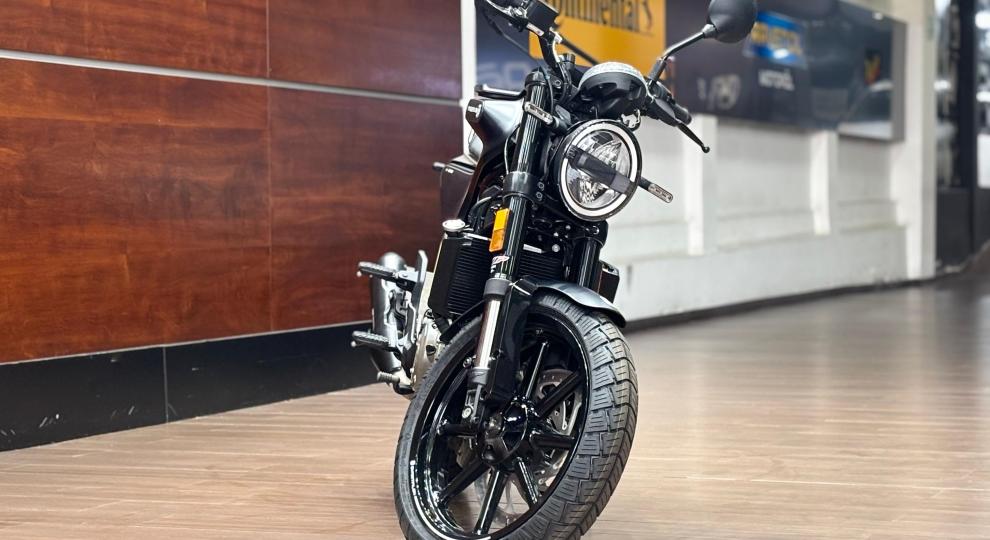 Husqvarna Svartpilen 250 2022 Quito