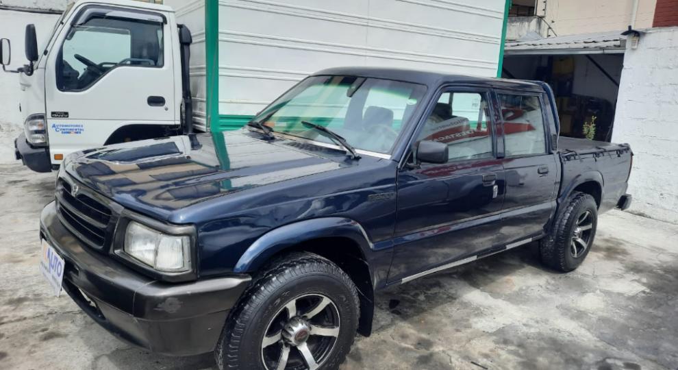 Mazda B2200 CD 1999 Quito
