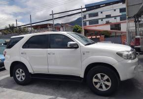 Toyota AWT FORTUNER 2011