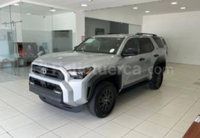 Toyota 4Runner SR5 2025