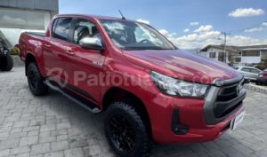 foto de Autos marca Toyota seminuevo modelo NEW HILUX 2.4 CD 4X4 año 2023 en Cuenca