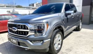 foto de Autos marca Ford seminuevo modelo F150 Platinum HEV año 2023