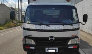 foto de Pesados marca Hino seminuevo modelo 716 año 2008 en Quito