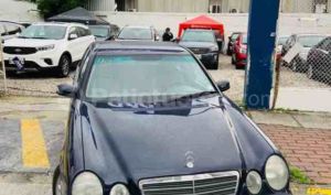 Mercedes Benz—™ E240 2001