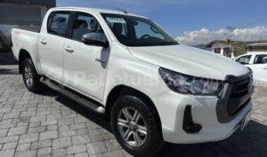 foto de Autos marca Toyota seminuevo modelo NEW HILUX 2.4 CD 4X4 año 2023 en Cuenca