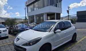 foto de Autos marca Peugeot seminuevo modelo 207 año 2010 en Quito