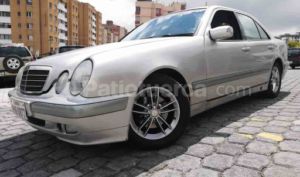 Mercedes Benz—™ E200 Kompresor 2000