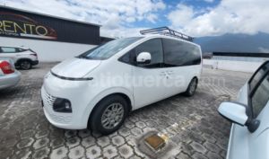 foto de Autos marca Hyundai seminuevo modelo Staria año 2024 en Quito