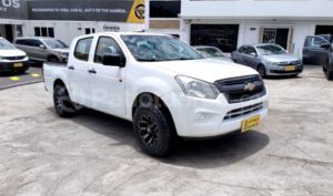 foto de Autos marca Chevrolet seminuevo modelo D-MAX CRDI 2.5 CD 4X2 TM DIESEL año 2023 en Ambato