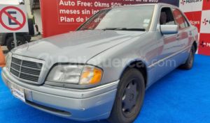 Mercedes Benz—™ C220 1995