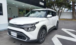 foto de Kia Carens 2025