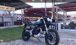 Guzzi V85STT 2022