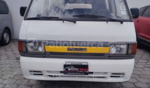 foto de Autos marca Mazda seminuevo modelo SG59 año 1998 en Quito