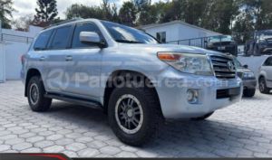 foto de Toyota Land Cruiser 200 2013