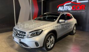 foto de Mercedes Benz GLA 180 2019