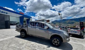 foto de Autos marca Chevrolet seminuevo modelo D-MAX CRDI 3.0 4X2 AC año 2018 en Loja
