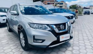 foto de Autos marca Nissan seminuevo modelo X-Trail Sense año 2023 en Quito