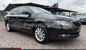 foto de Autos marca Skoda seminuevo modelo SuperB año 2015 en Quito
