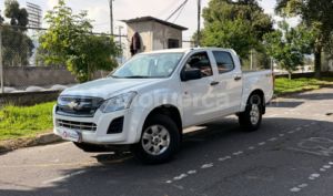 foto de Autos marca Chevrolet seminuevo modelo D-Max 4x4 CD año 2024 en Quito