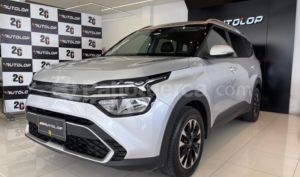 foto de Kia Carens 2025