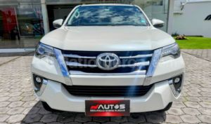 foto de Autos marca Toyota seminuevo modelo Fortuner 4.0 año 2019 en Otavalo