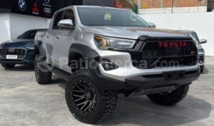 foto de Autos marca Toyota seminuevo modelo NEW HILUX 2.4 CD 4X4 año 2023 en Cuenca