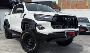 foto de Autos marca Toyota seminuevo modelo NEW HILUX 2.4 CD 4X4 año 2023 en Cuenca