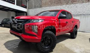 foto de Autos marca Mitsubishi seminuevo modelo L200 GLX año 2020 en Cuenca
